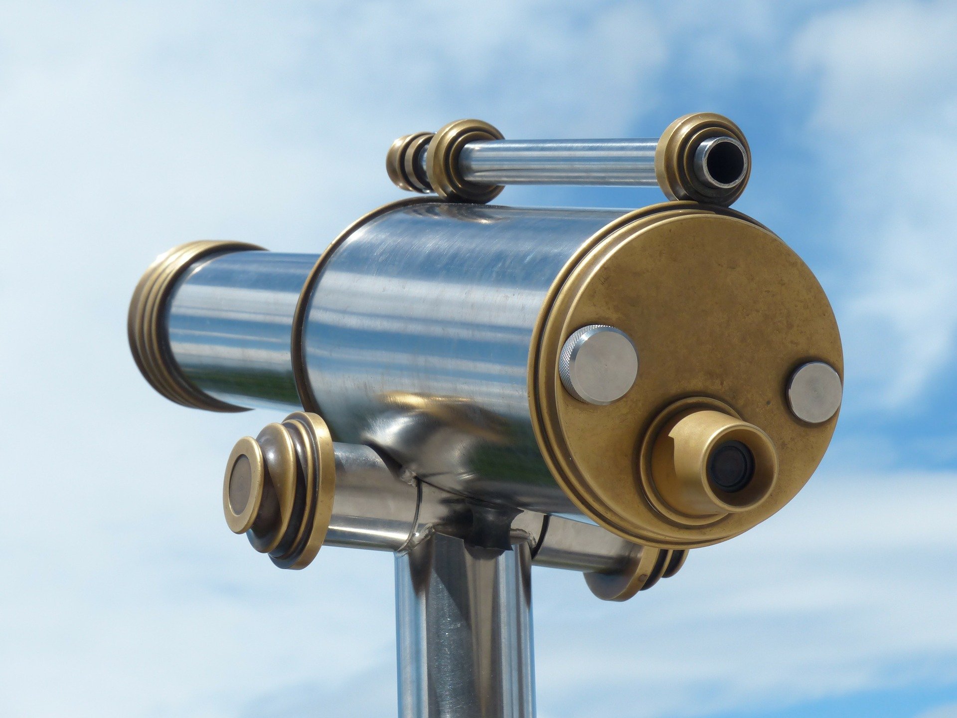 Ein Teleskop als Symbolbild für die Suche nach neuen Mitarbeitern und Mitarbeiterinnen