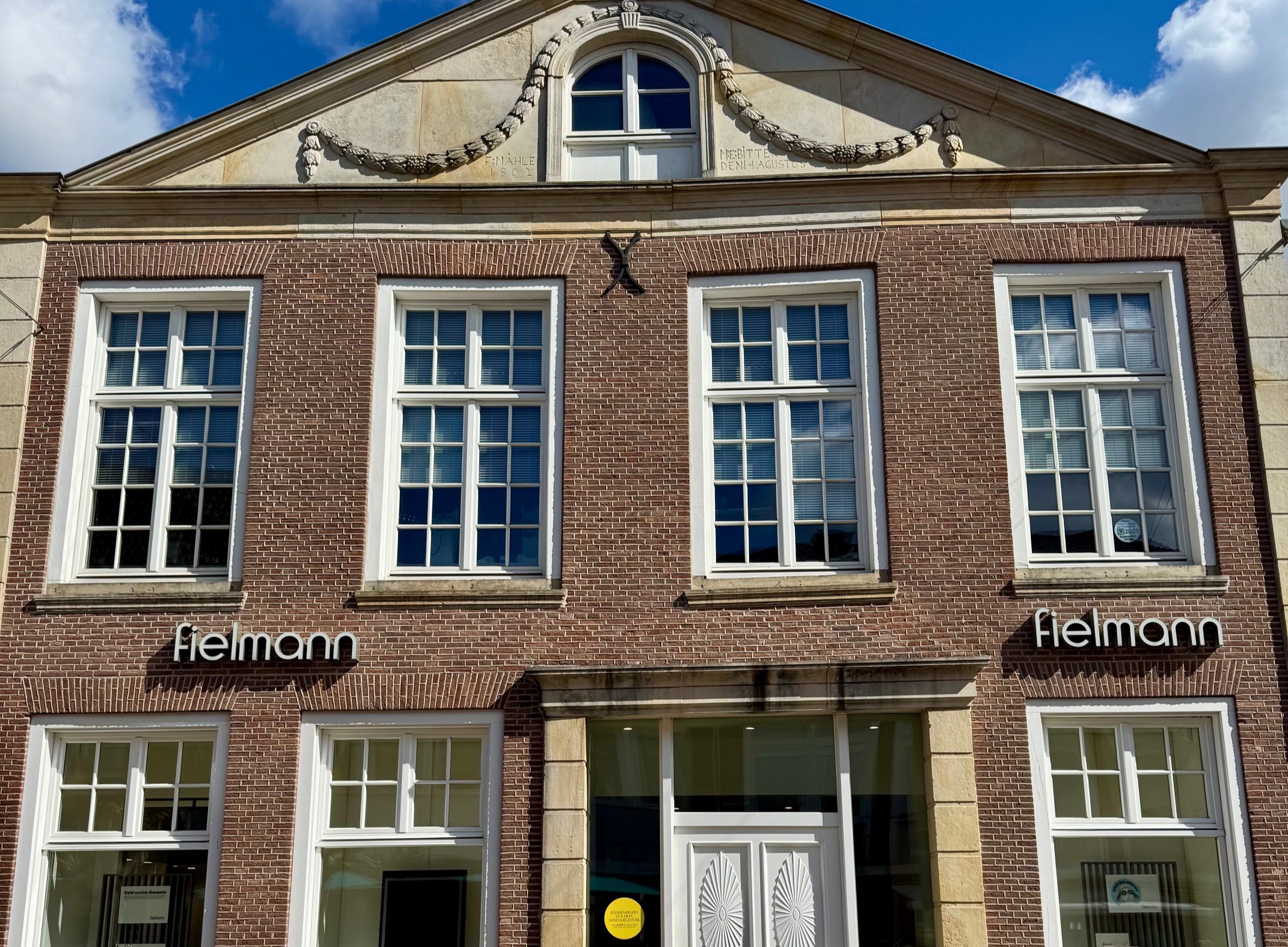 Hermann Schulten GmbH: Referenzobjekt Adler-Apotheke Nordhorn